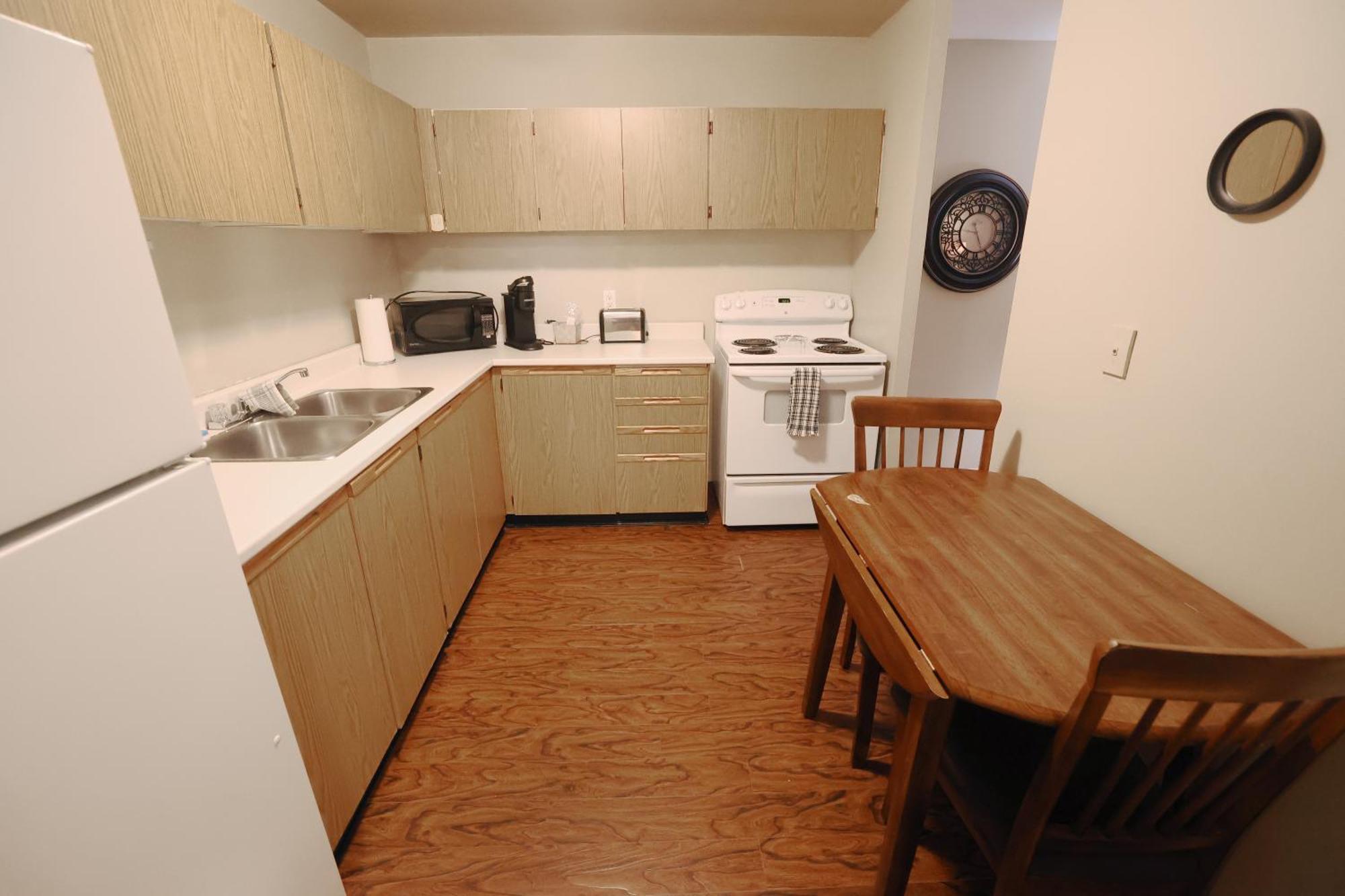 Paris Plaza Apartment Elliot Lake Exterior photo