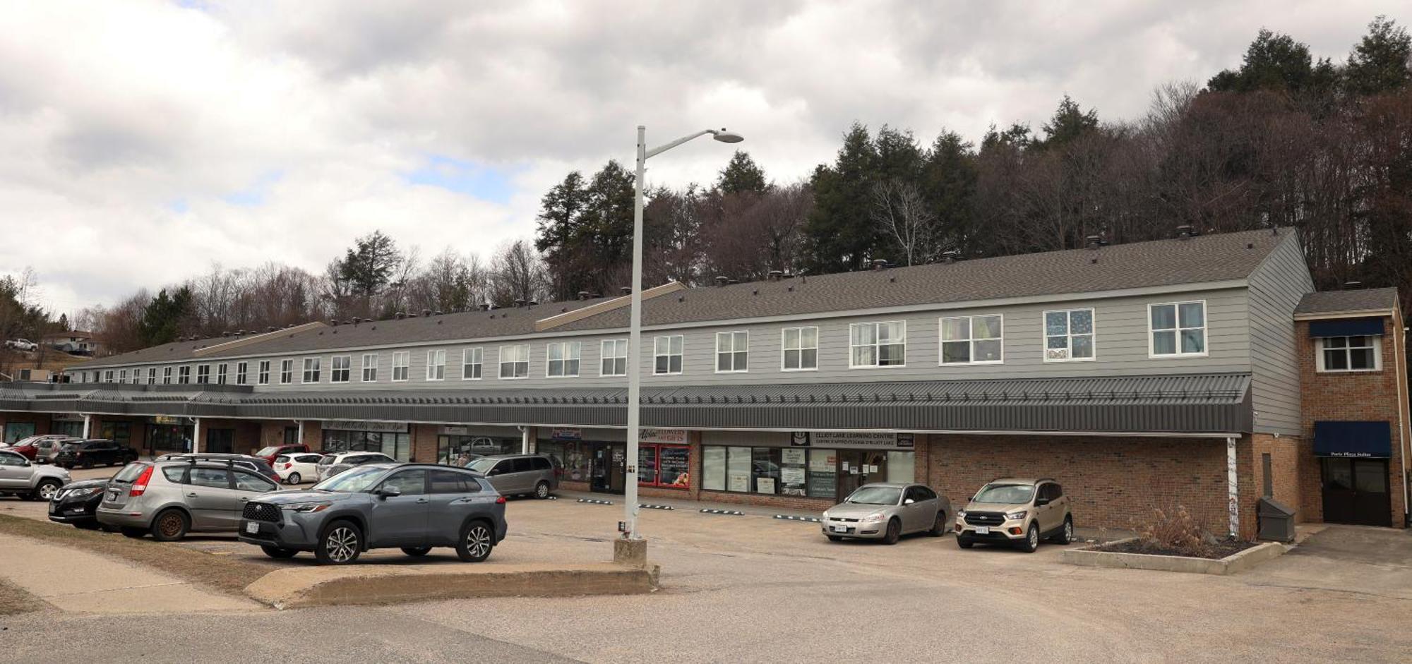Paris Plaza Apartment Elliot Lake Exterior photo