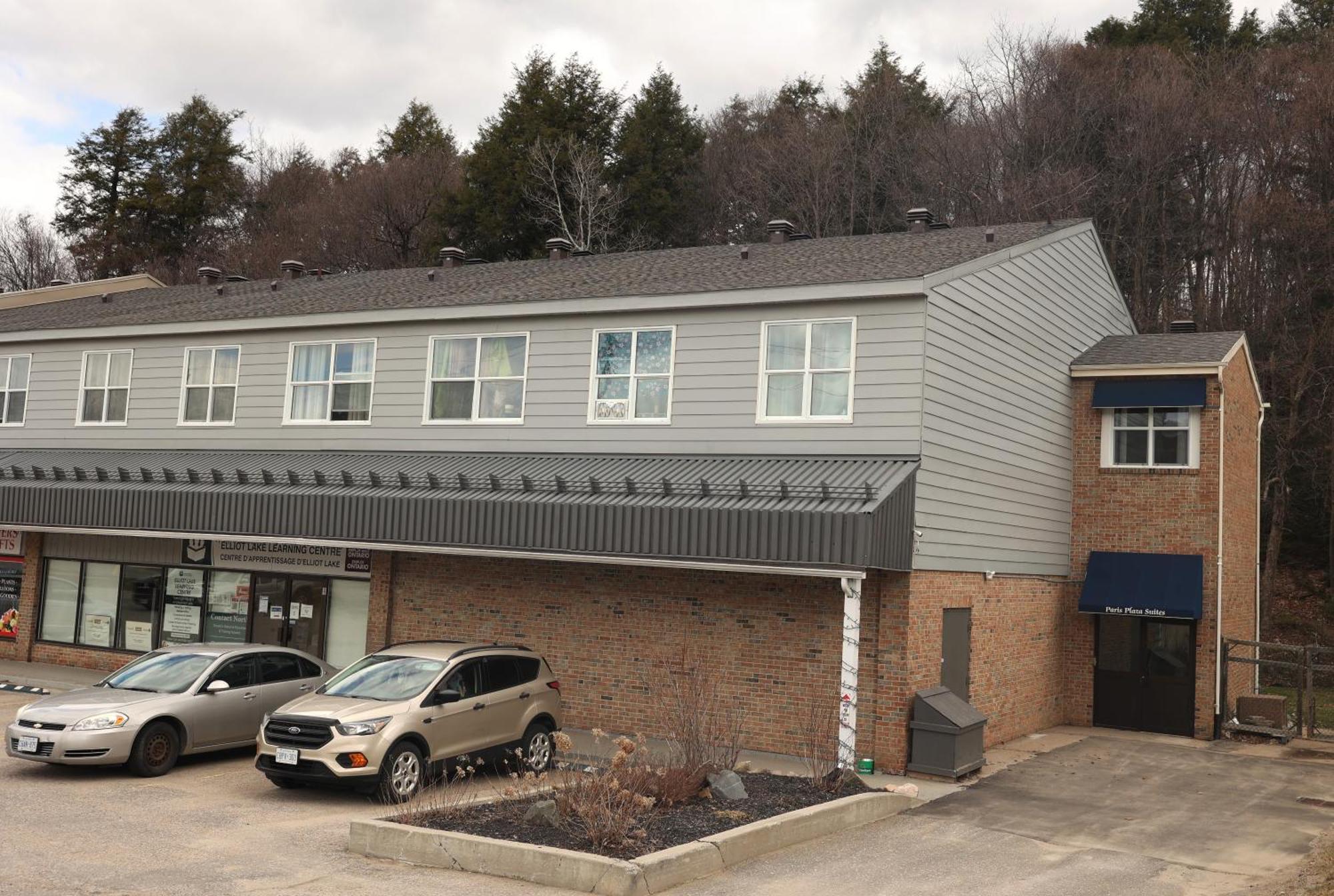 Paris Plaza Apartment Elliot Lake Exterior photo