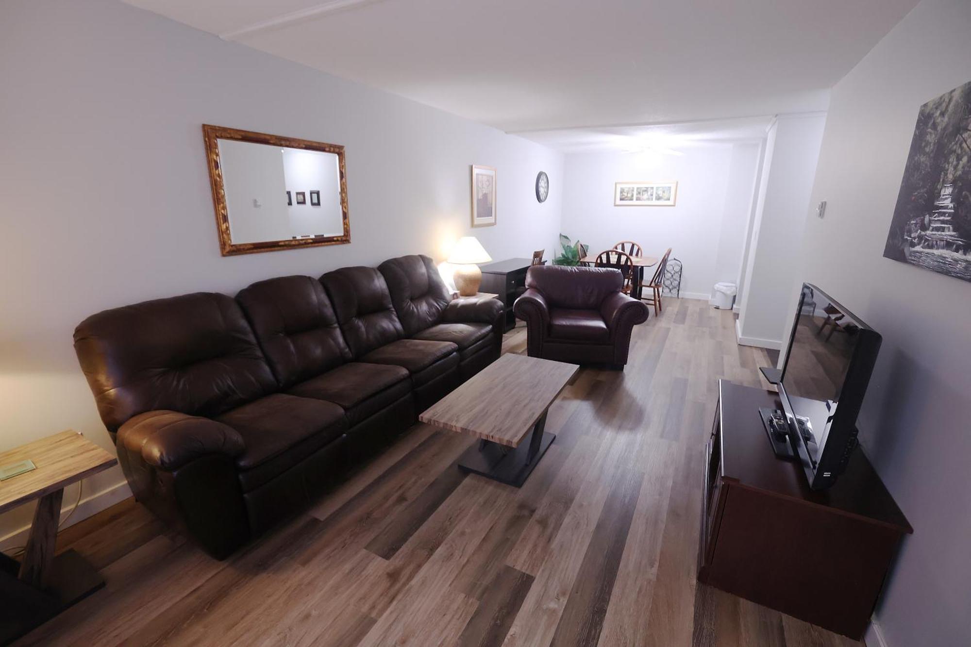 Paris Plaza Apartment Elliot Lake Exterior photo